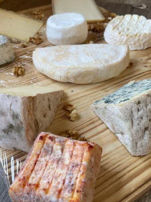 sélection de fromages par votre fromager aux Echelles