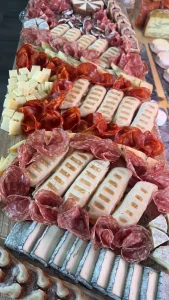 mini paninis charcuterie fromage