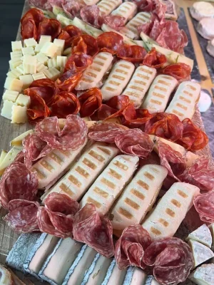 mini paninis charcuterie fromage